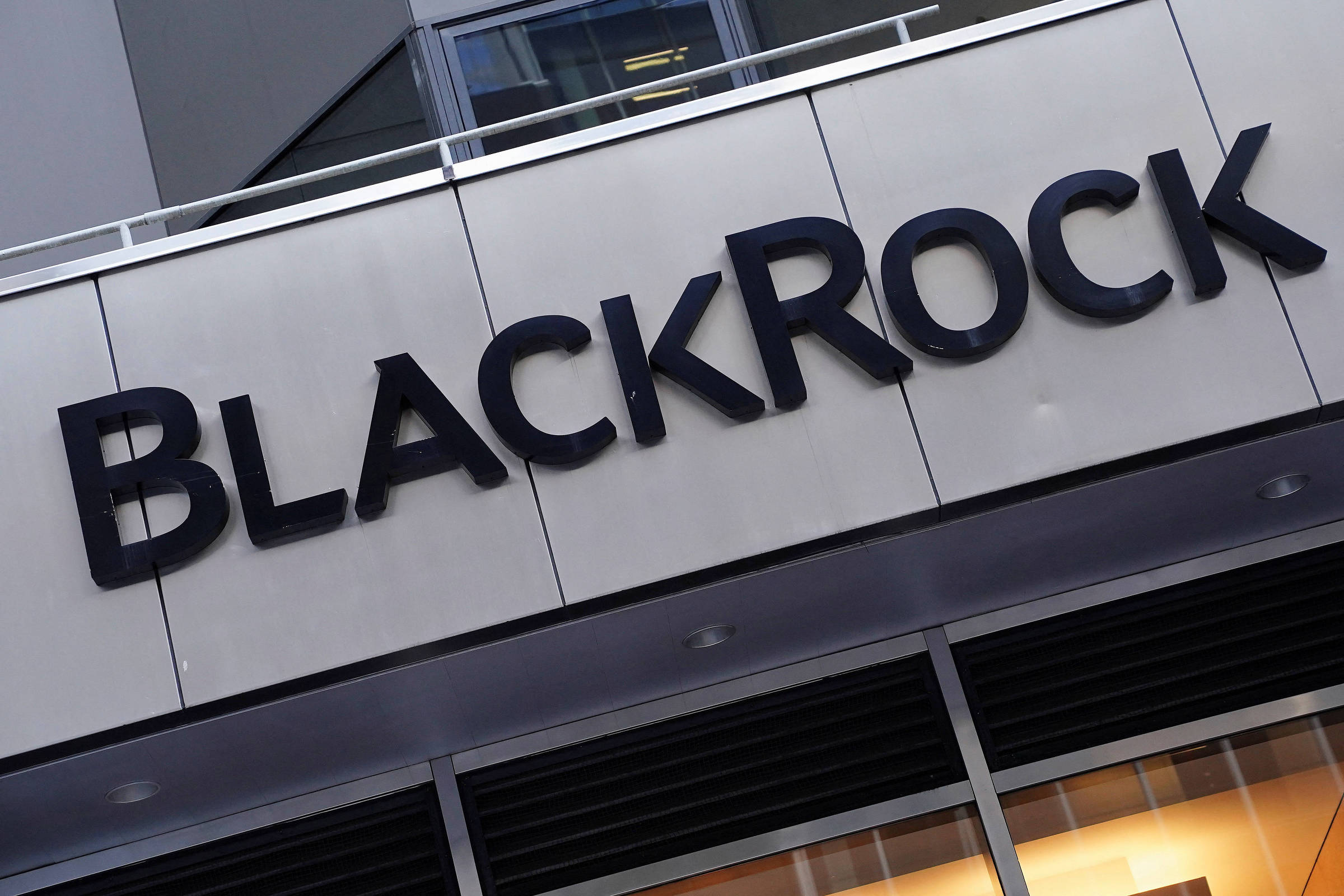 BlackRock reduz emergentes, mas vê Brasil como estratégico - 02/07/2026 - Economia - Folha