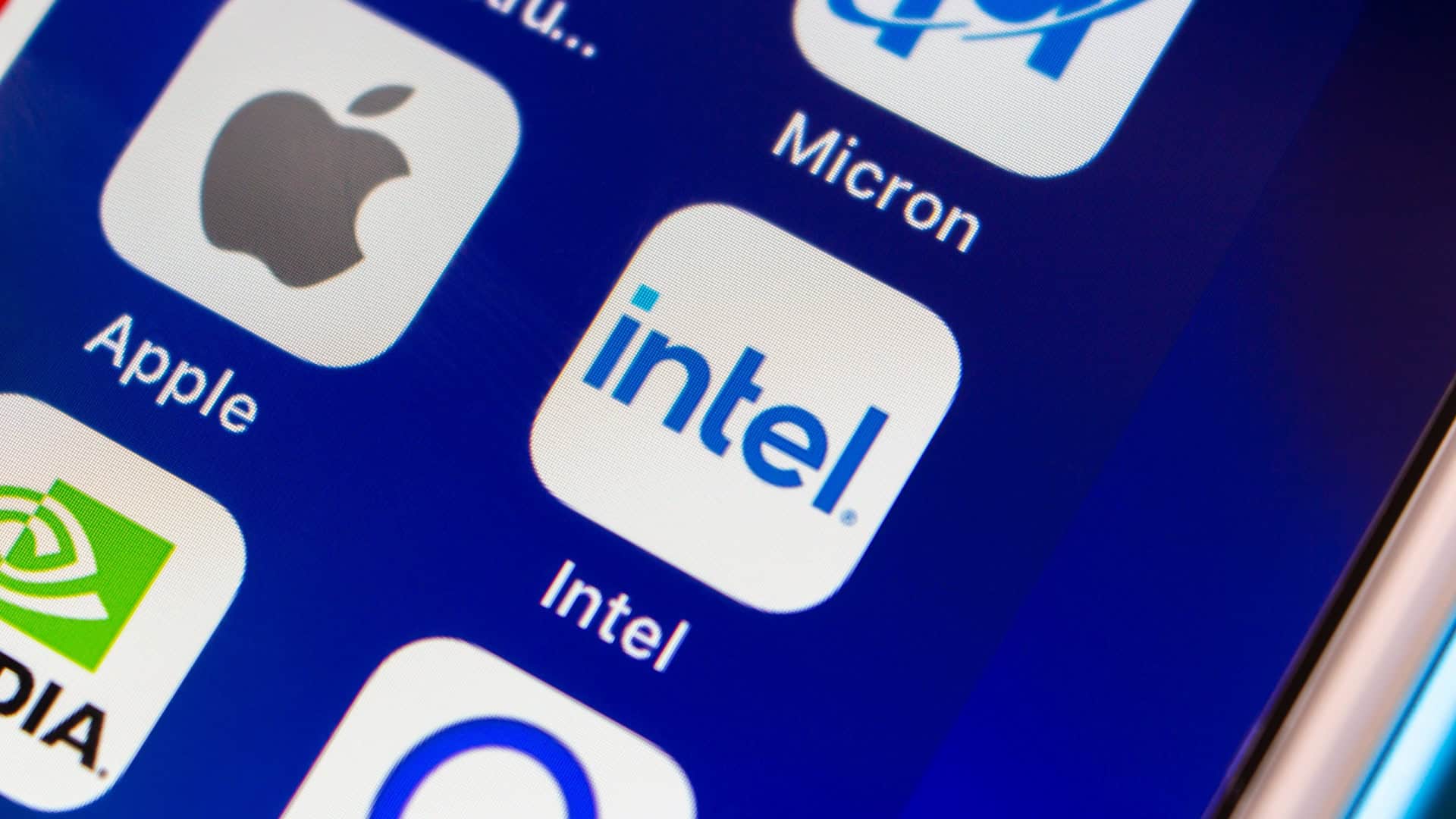 Apple e Intel fecham acordo preliminar para fabricação de chips