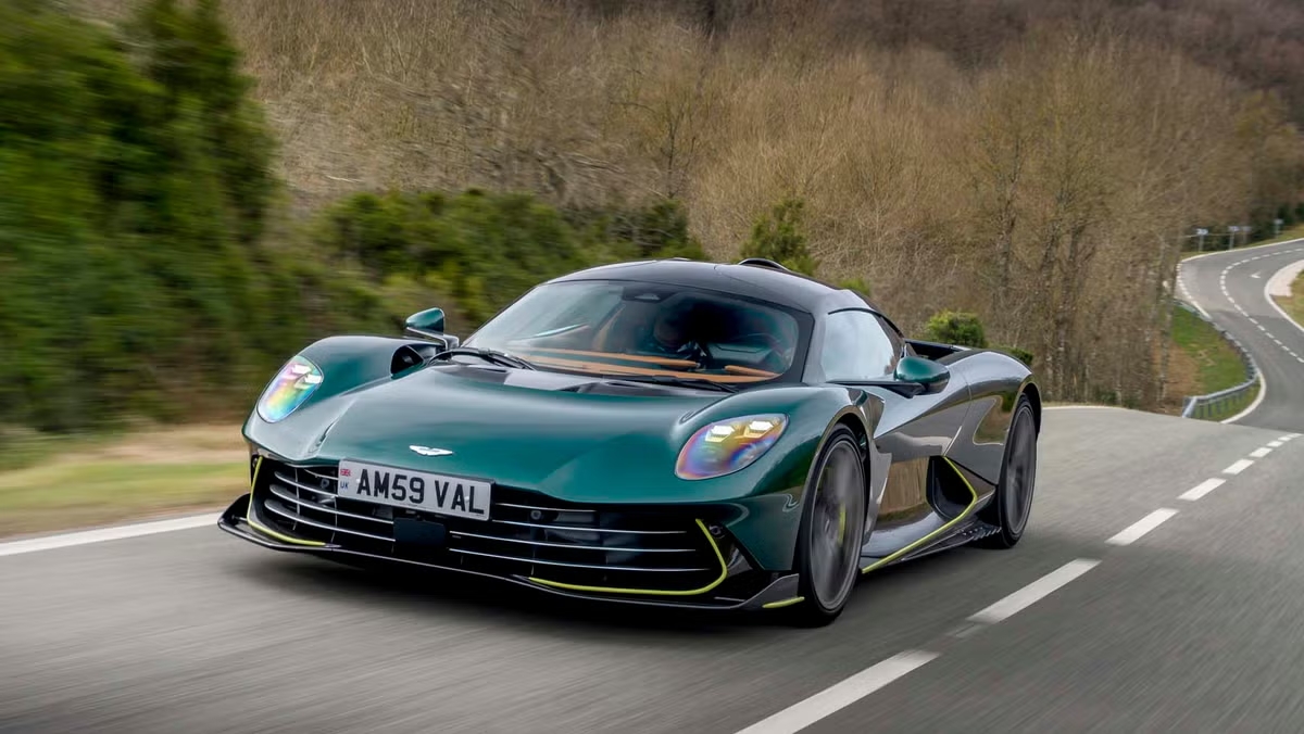 Com dívida crescente, Aston Martin negocia financiamento com fundo ligado à BlackRock | InvestNews
