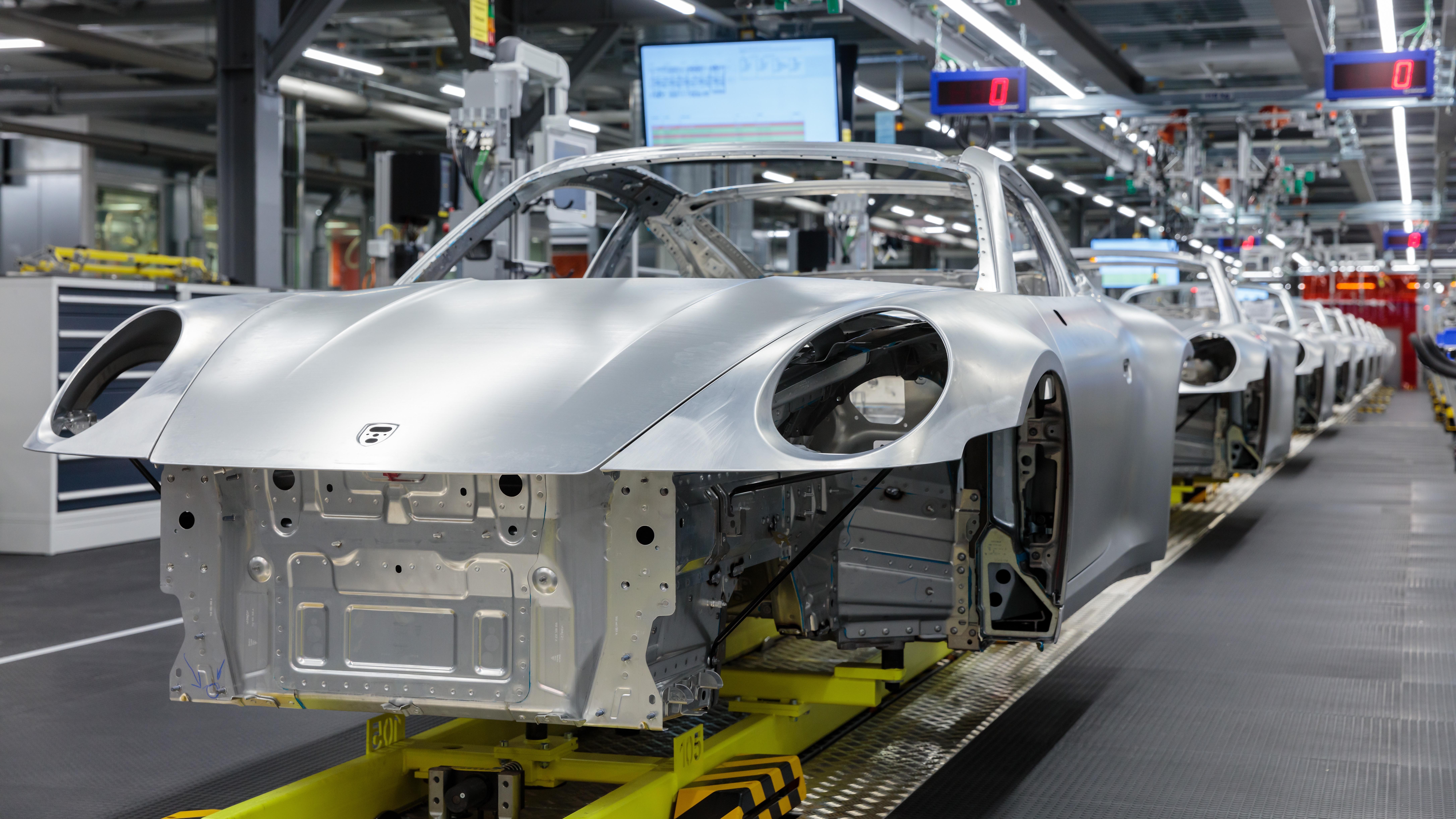 Porsche corta 5 mil empregos: o que a reestruturação da alemã sinaliza