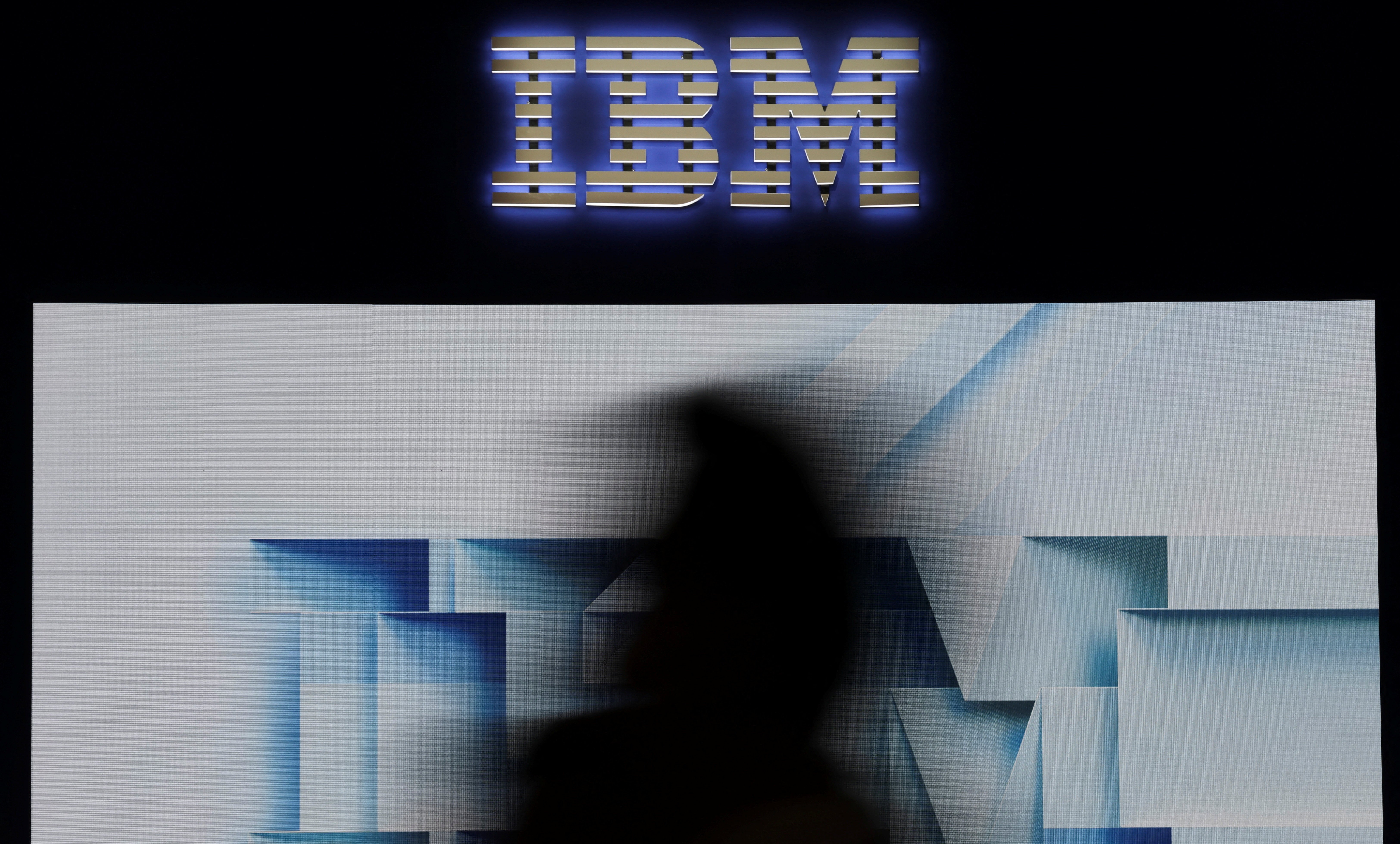 IBM admite o óbvio: IA está devorando seu negócio