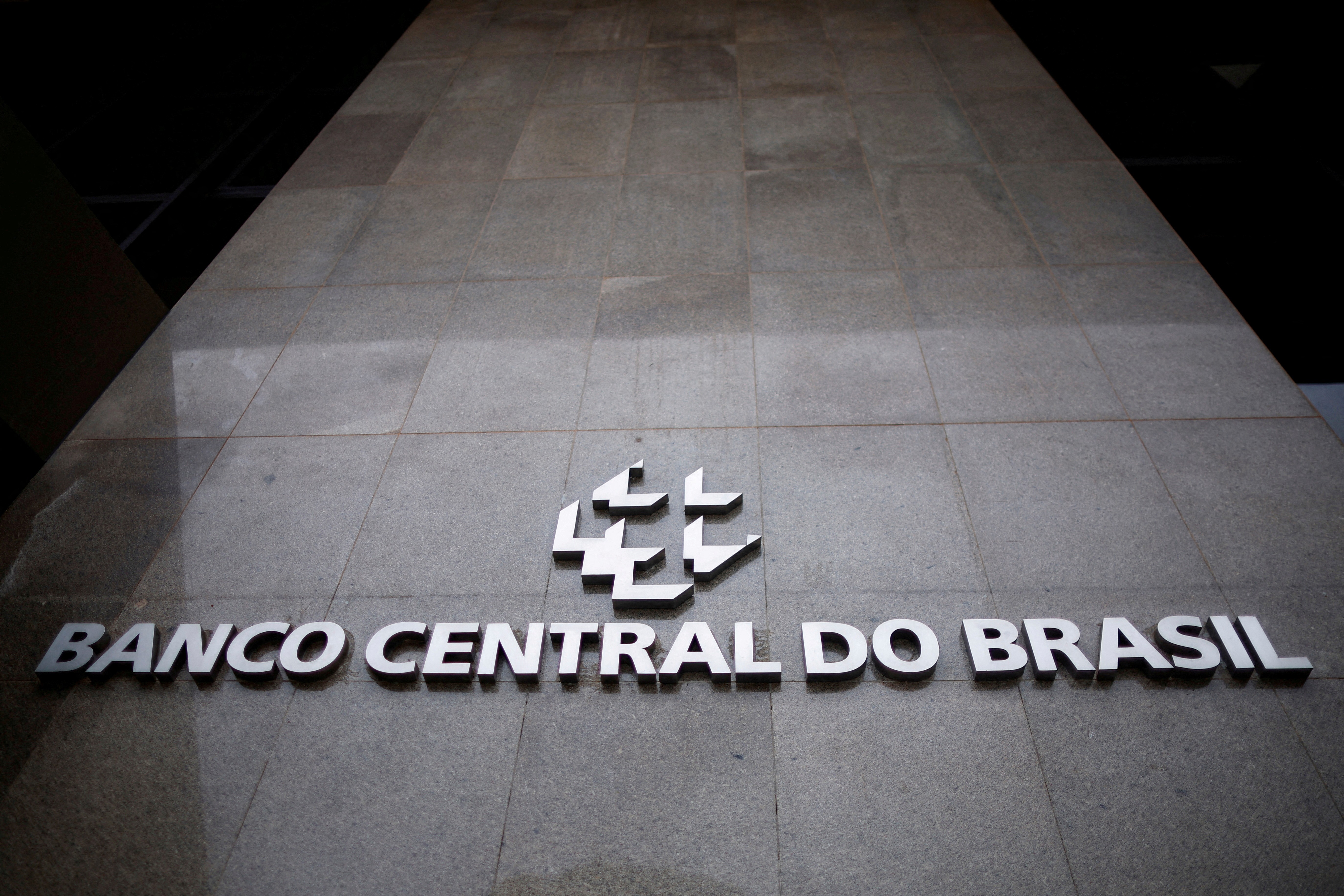 BC amplia acesso a contas em moeda estrangeira no Brasil