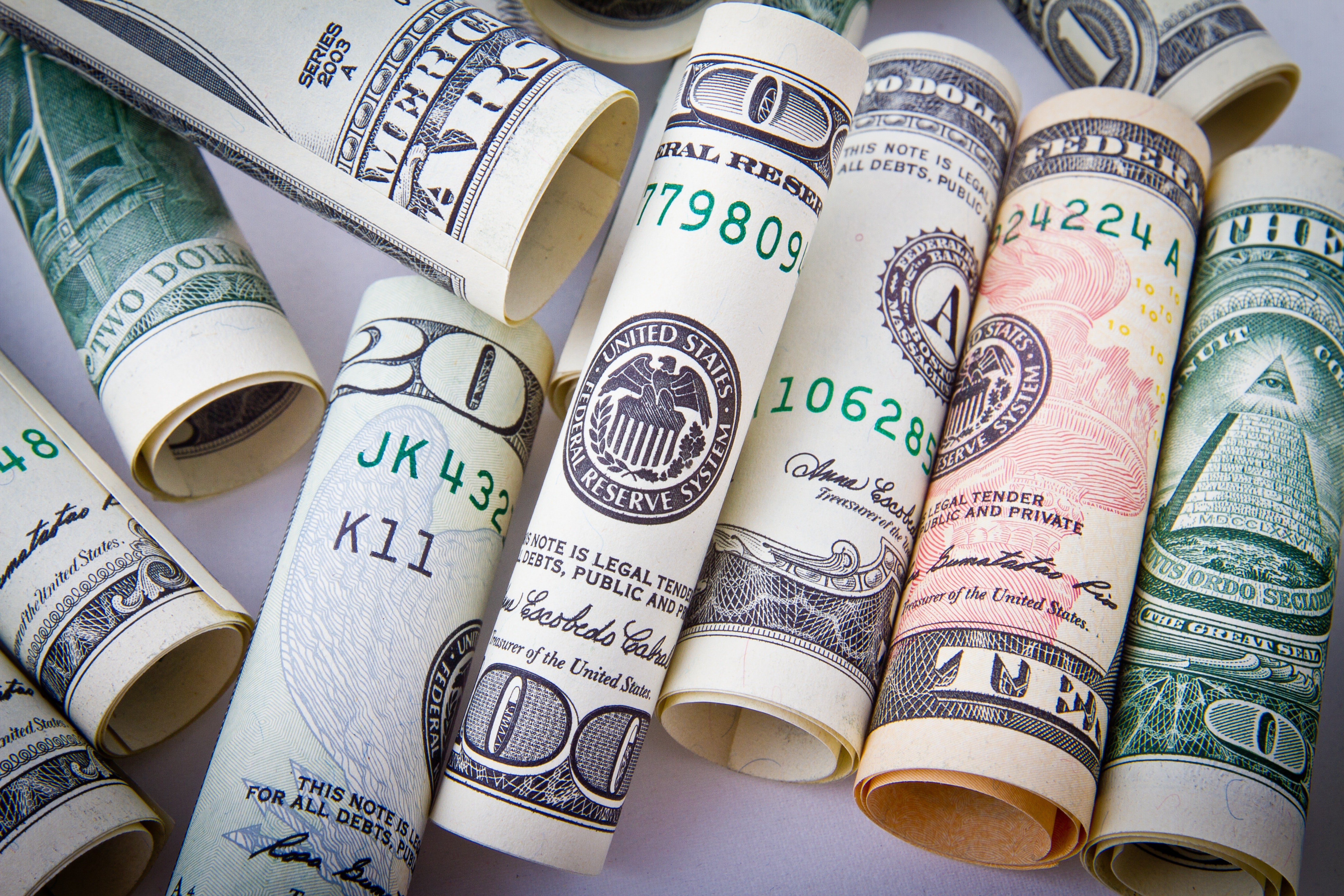 Dólar cai a R$ 5,16 e Ibovespa sobe com olho em dados de emprego