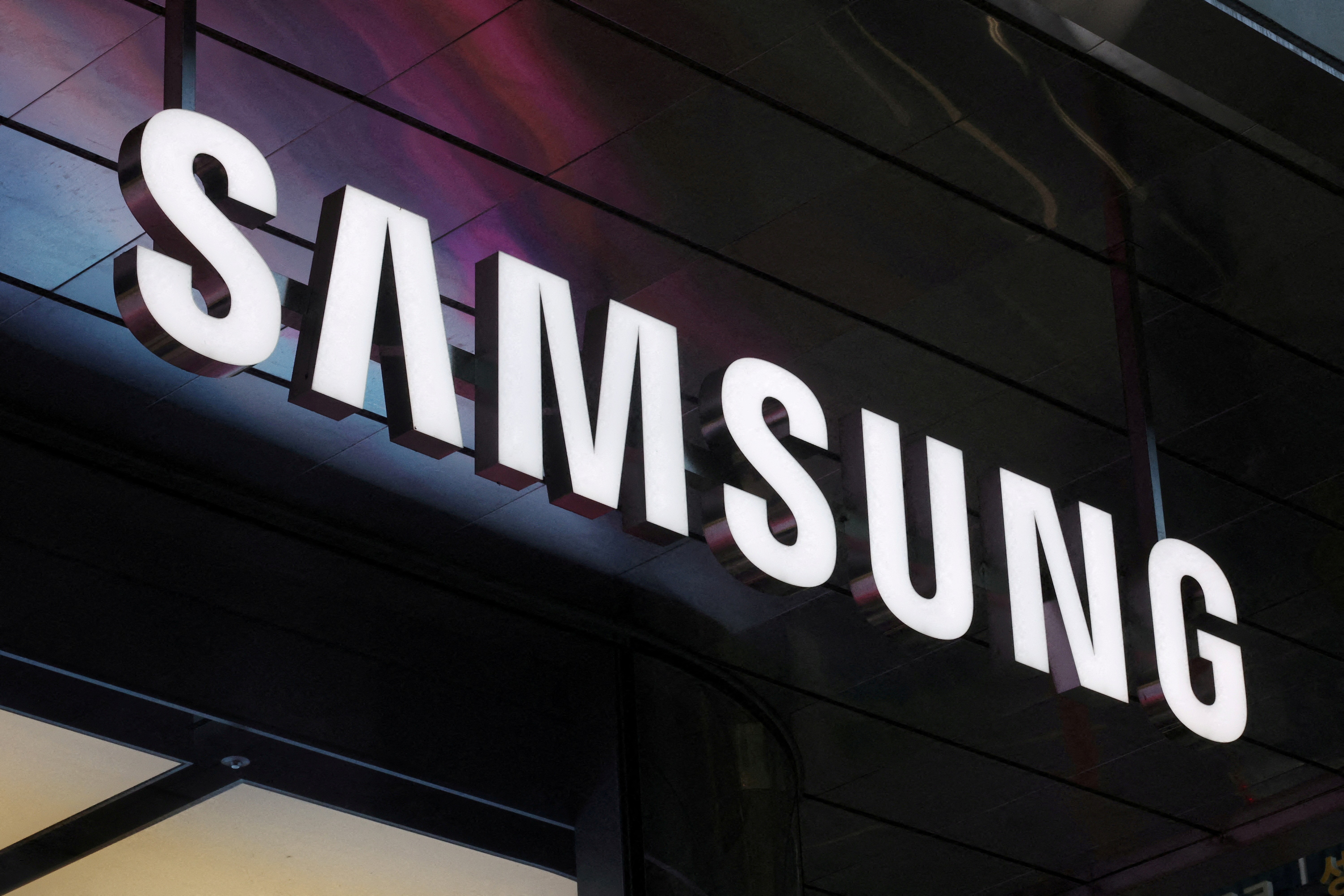 Samsung corta empregos nos EUA e muda sede; o que muda para quem investe