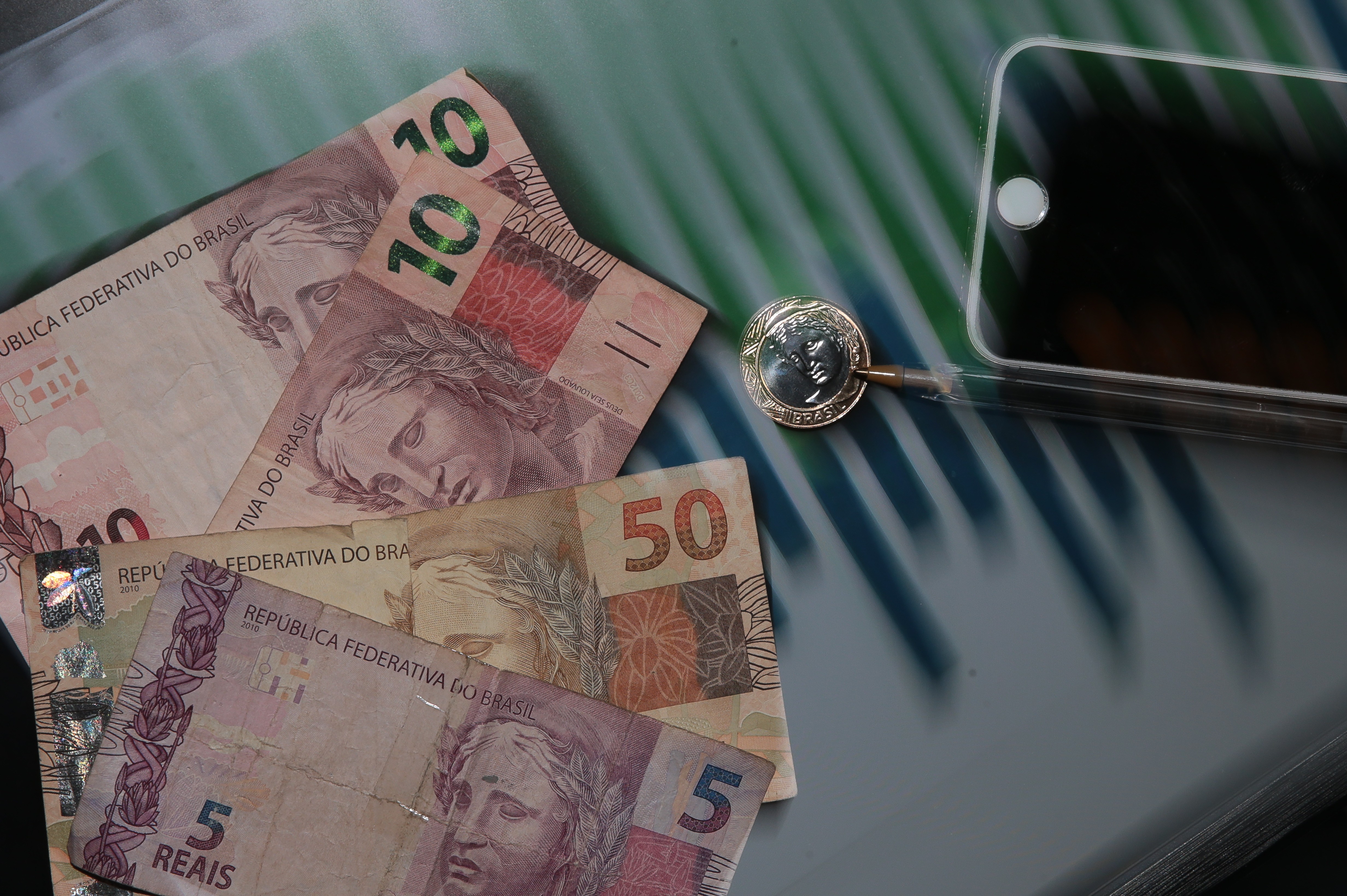 Salário cresce, mas poder de compra cai: por que a conta não fecha