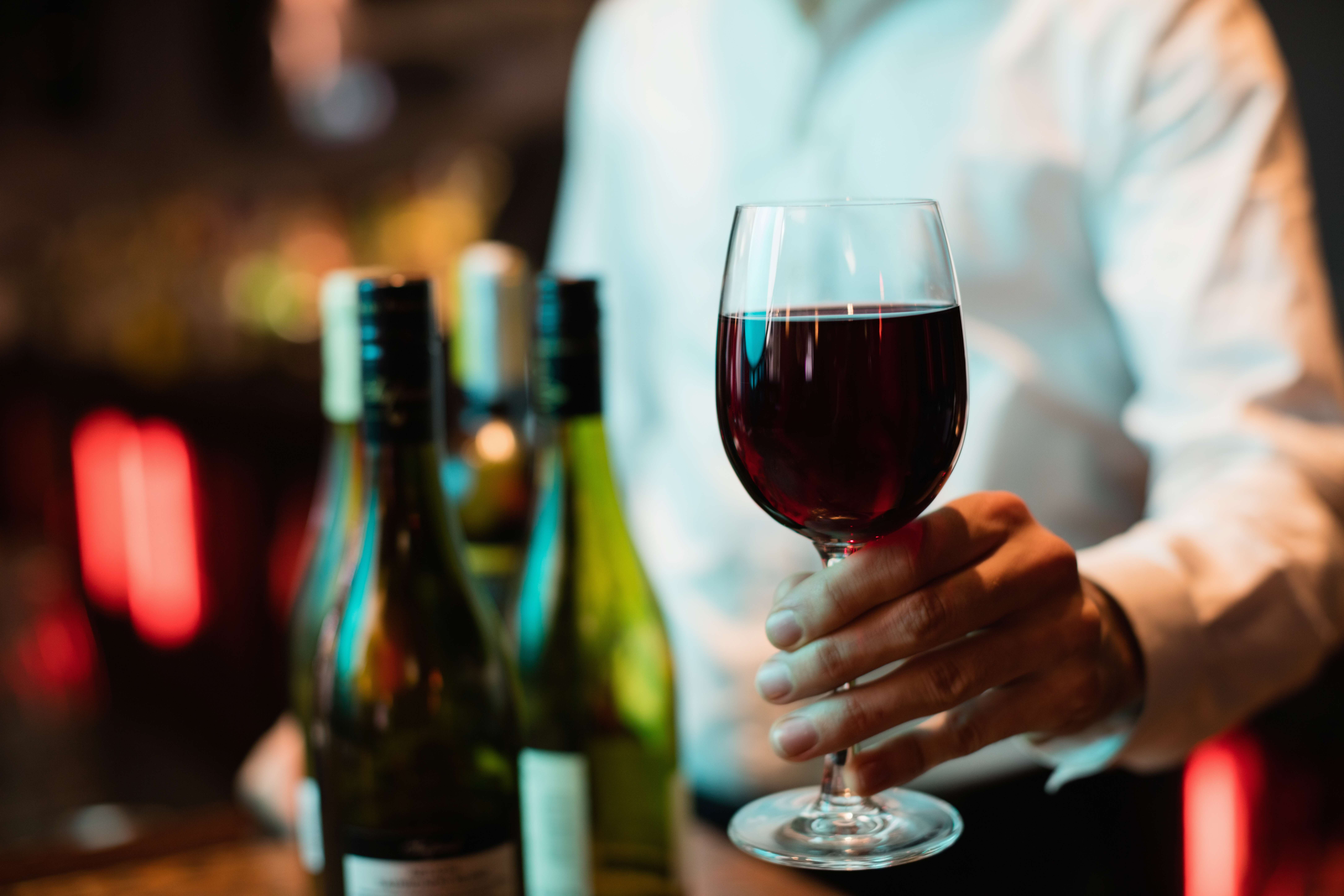Inflação afasta classe média dos vinhos importados, mas premium dispara
