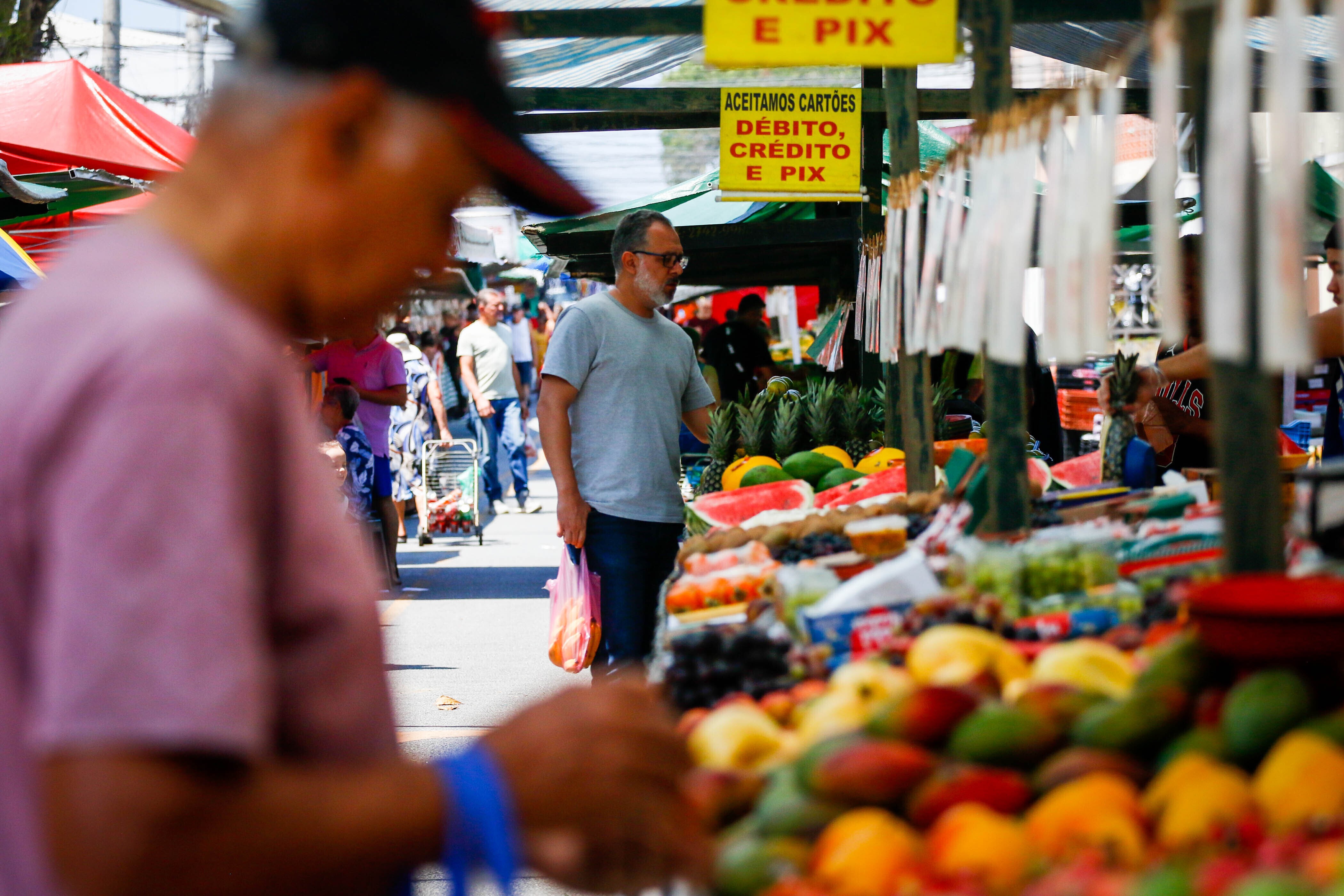 Inflação recua para 0,16% em junho; alimentos caem, mas luz segue cara
