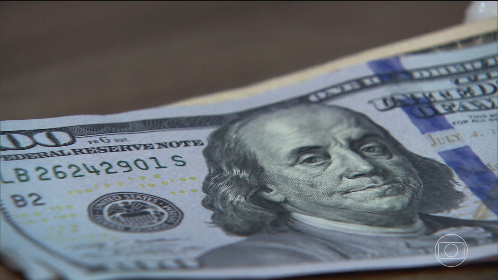 Dólar sobe a R$ 5,17 e Ibovespa cai após Copom deixar Selic em aberto