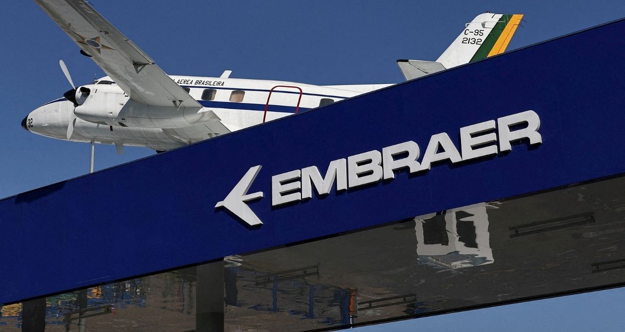 Embraer (EMBJ3): Lucro recua no 4T25 e atinge R$ 832 milhões; projeção de entrega aumenta – Money Times